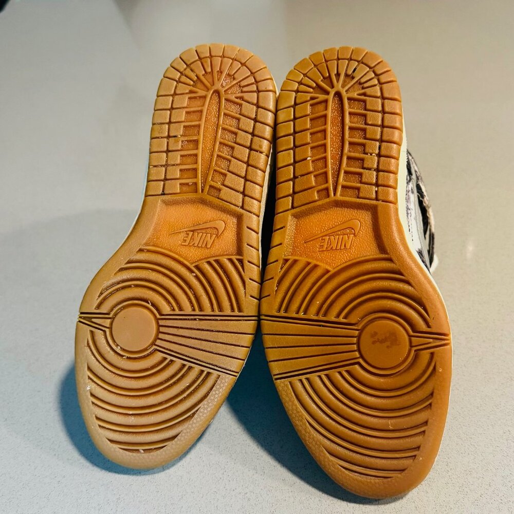 Nike Black and White Athletic Shoes - Picture 2 of 7